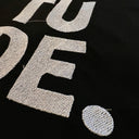 bordado frases fondo negro gratitude